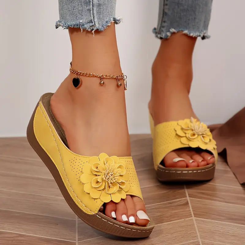 Indy™ Wedge Sandalen für Frauen - Slip-On Komfort & Florale Eleganz