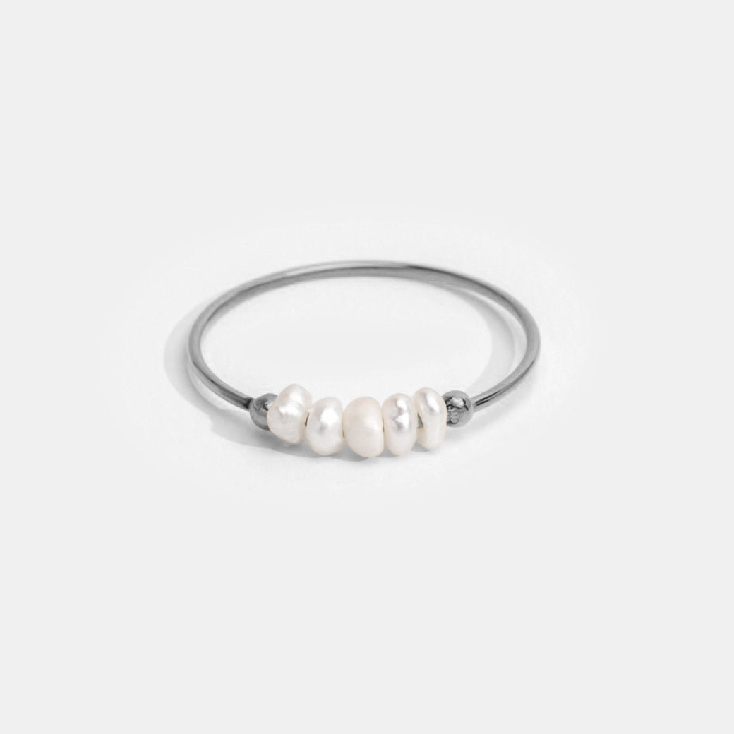 Bague classique en argent avec perles d'eau douce