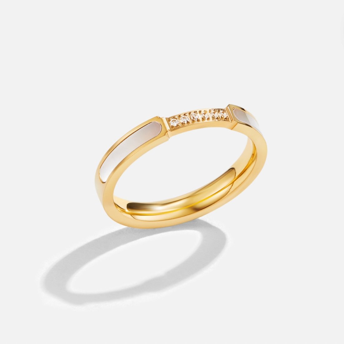 Bague en nacre et cristal