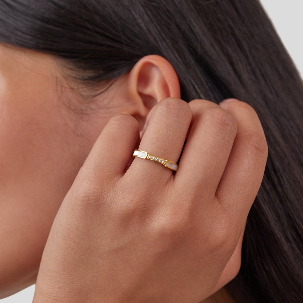 Bague en nacre et cristal