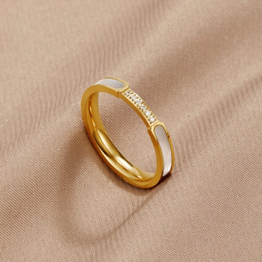 Bague en nacre et cristal