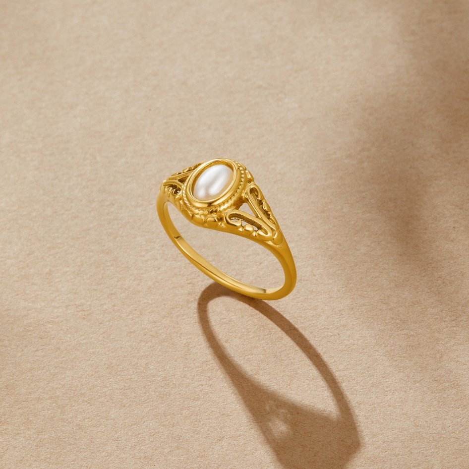 Bague vintage en perles royales