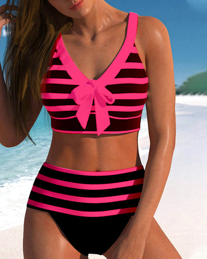 Hochtaillierte gestreifte Bikinis