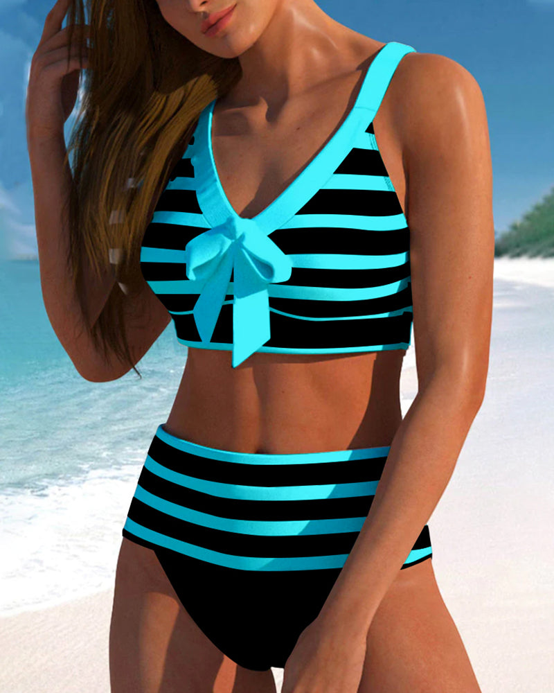 Hochtaillierte gestreifte Bikinis