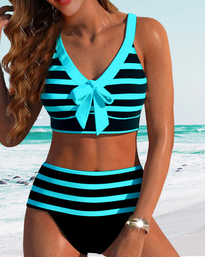 Hochtaillierte gestreifte Bikinis