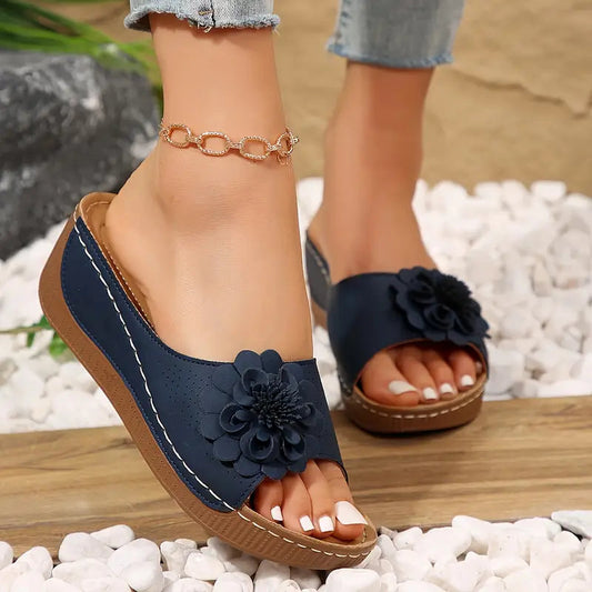 Indy™ Wedge Sandalen für Frauen - Slip-On Komfort & Florale Eleganz