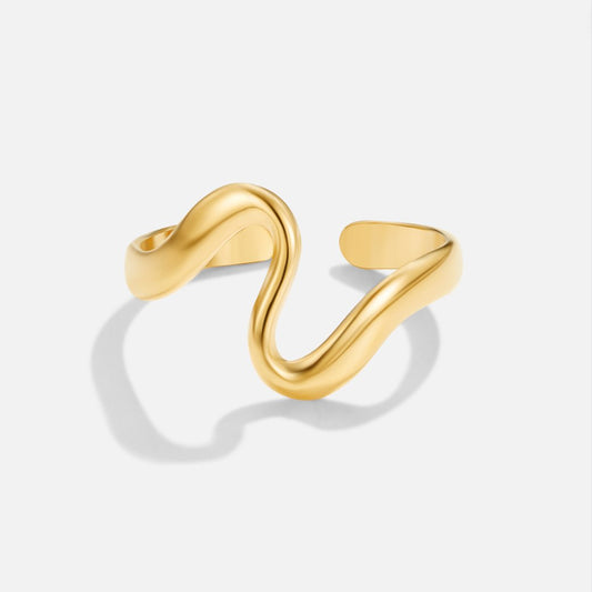 Anneau d'or en forme de vague