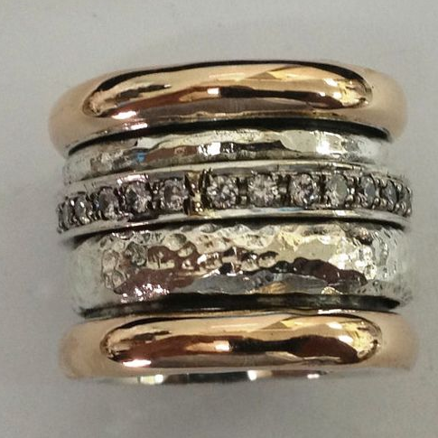 Vintage-Stil: Breiter, überlappender Goldring
